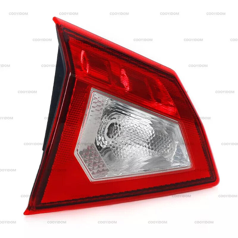 A pair of halogen interior rear brake lights and taillights for SUZUKI Vitara 2016-2018 models.