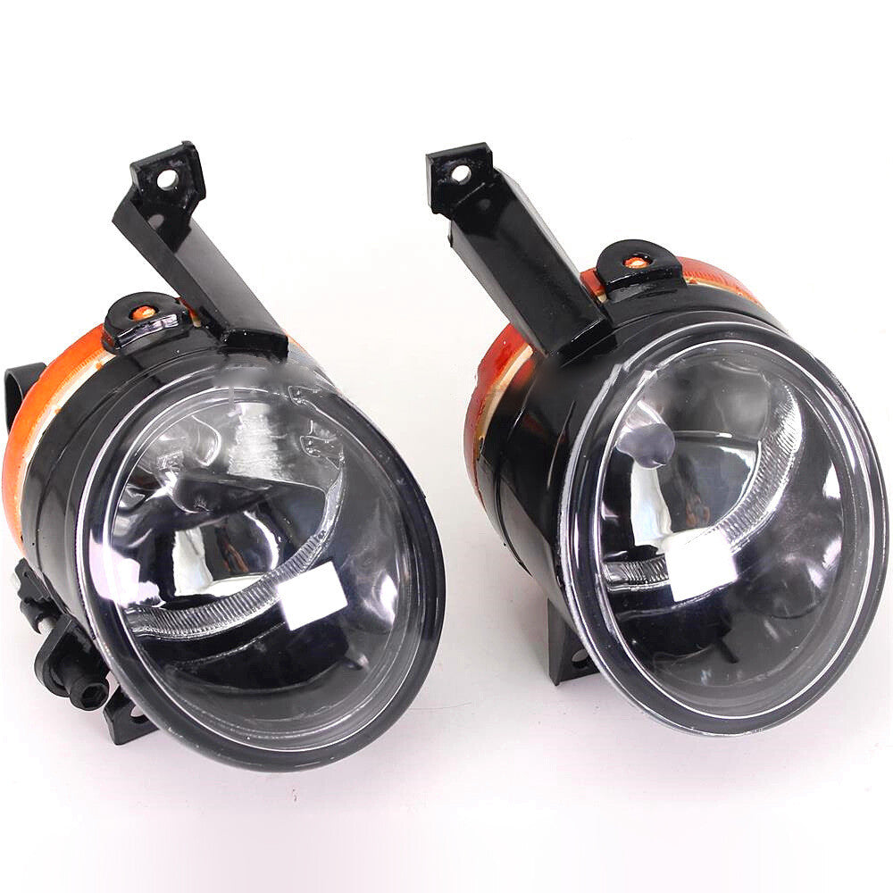 A pair of fog lights with bulbs suitable for Volkswagen for Tiguan models from 2007 to 2011.