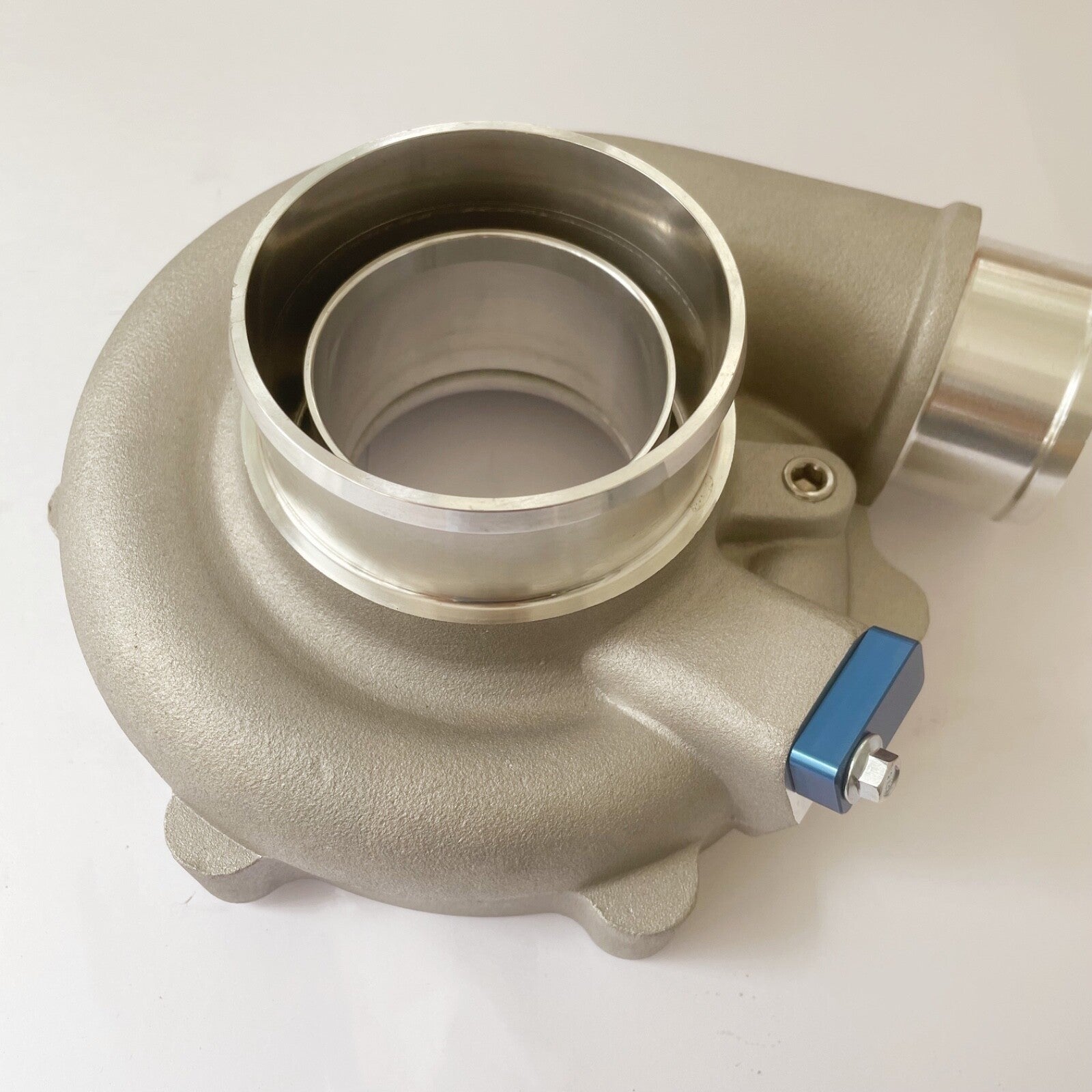 The G30-660 turbo compressor housing is suitable for 54.34/67.4 mm compressor wheels.