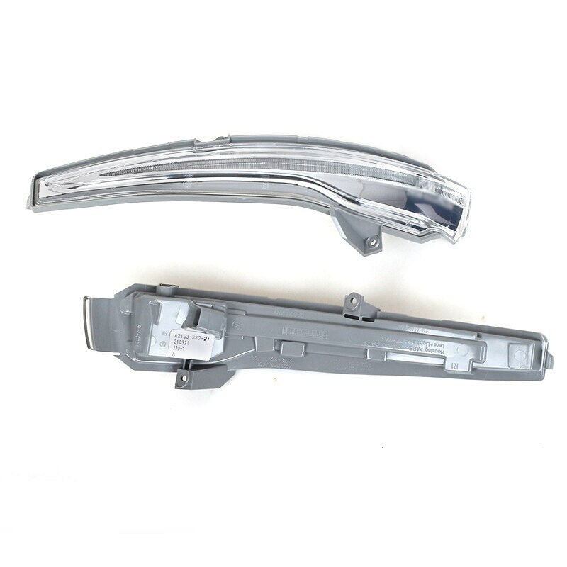 A pair of rearview mirror turn signal indicator lights are applicable to for Mercedes-Benz W205 W213 W222