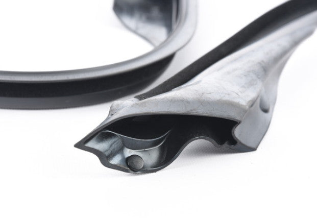 51337178008 Applicable to for BMW for Alpina Hybrid 7L B7 B7L, sealing door seam, front right roof.