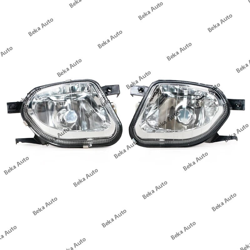 A pair of front bumper fog lights (without bulbs) for Mercedes-Benz Sprinter W906 2007-2013.