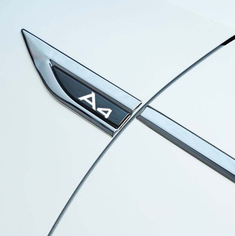 Suitable for Audi for A4 car keychain/key ring, dark green leather horseshoe buckle gift.