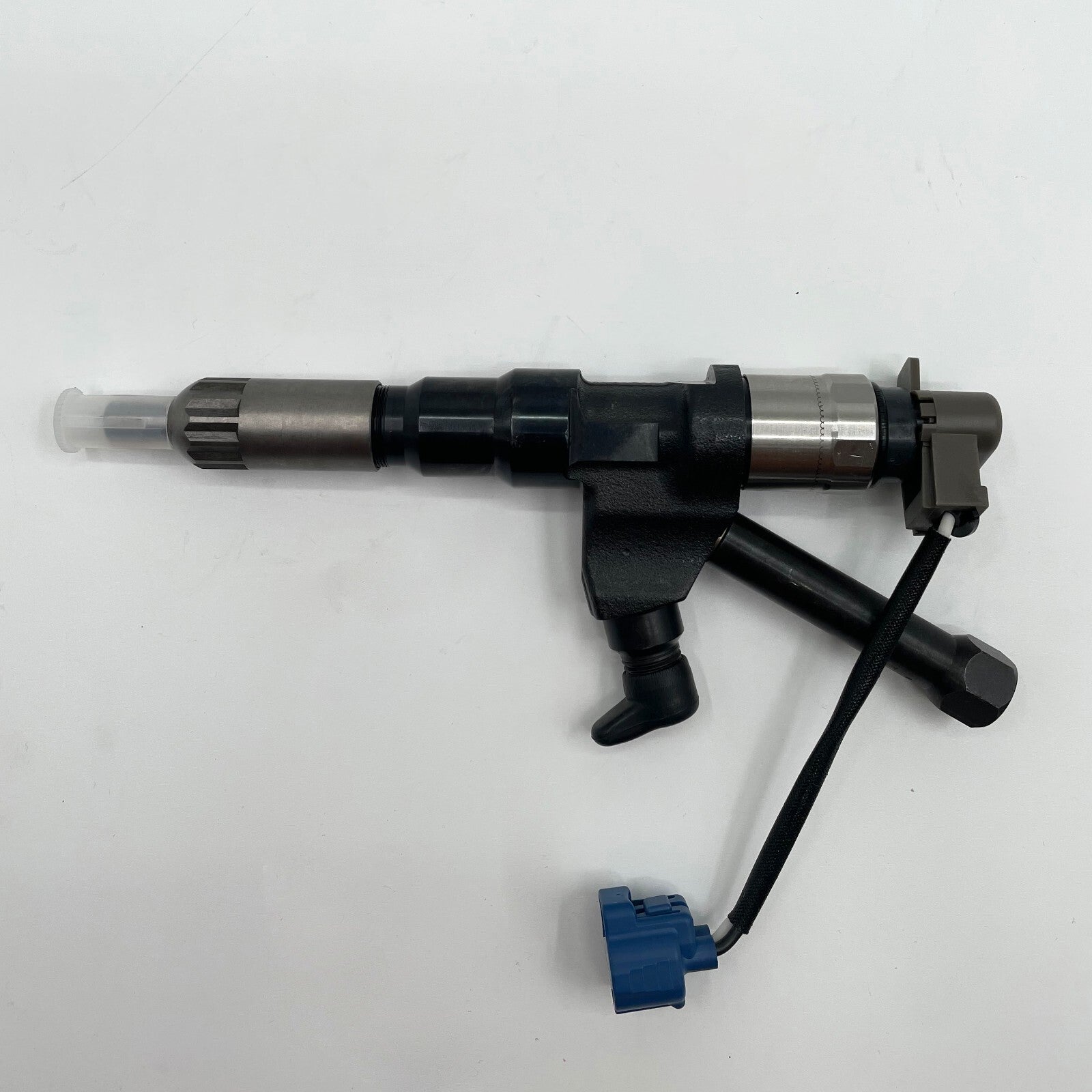 Diesel Fuel Injector Assembly 295050-1590 23670-E0590 for Isuzu Engine 6WG1-TC
