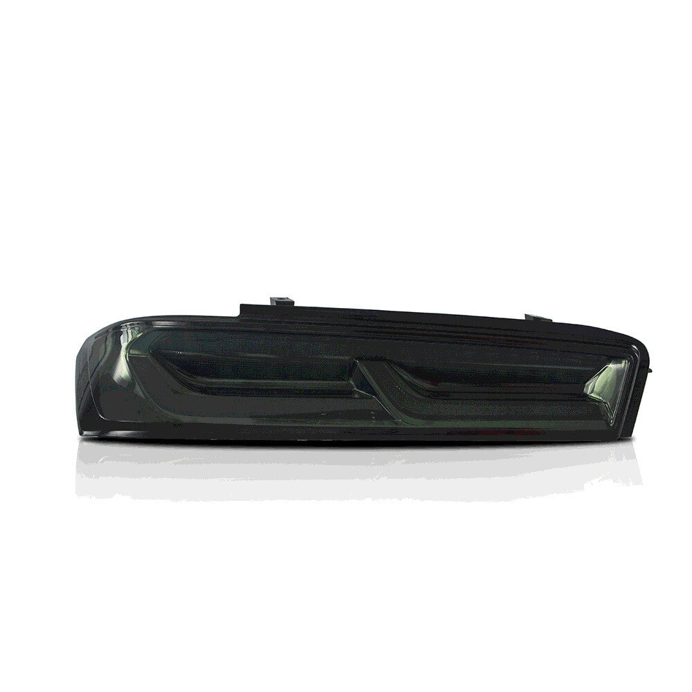 The smoke effect on the left side applies to the 6th generation LED taillights of the 2016-2018 for Chevrolet Camaro.