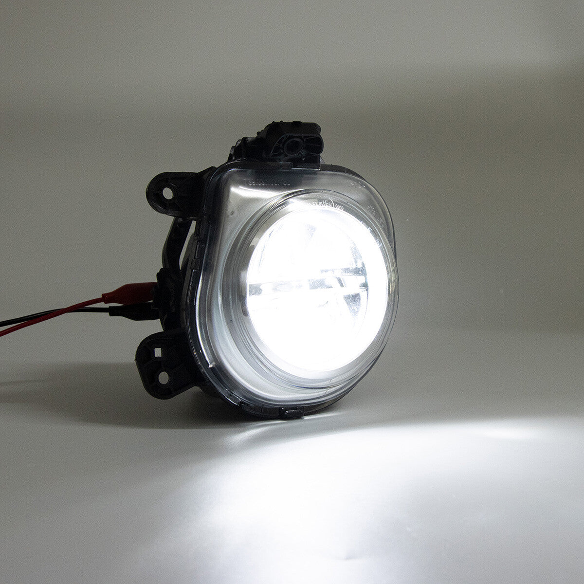 A pair of left and right LED fog lights suitable for BMW X3 F25 X4 F26 X5 F15 F85 X6 F16